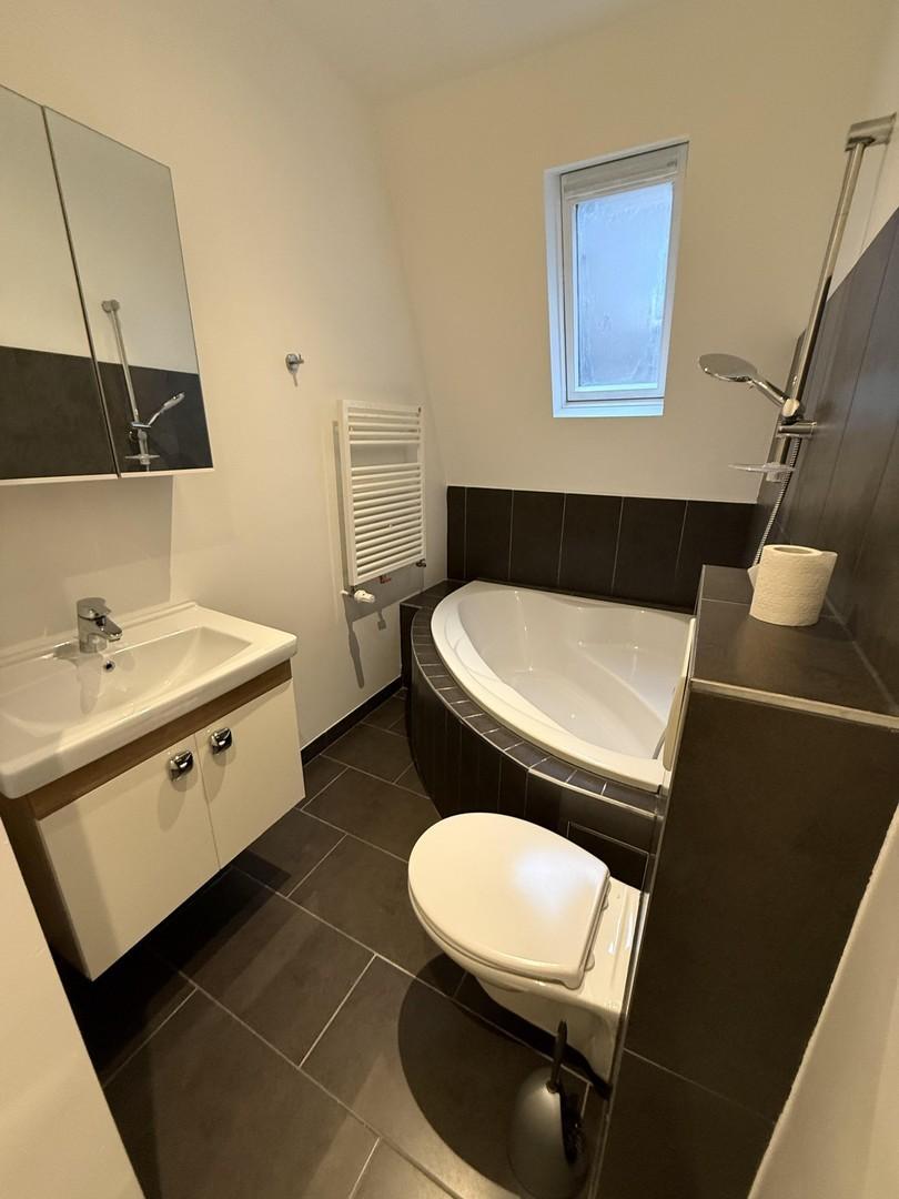 Bad mit Badewanne