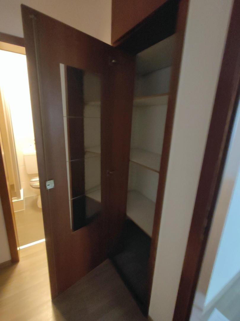 Abstellkammer mit Spiegel im F