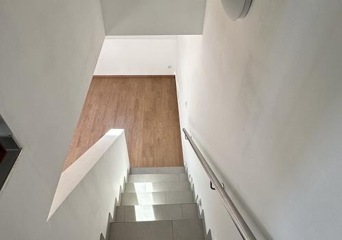 Blick Treppe runter 1