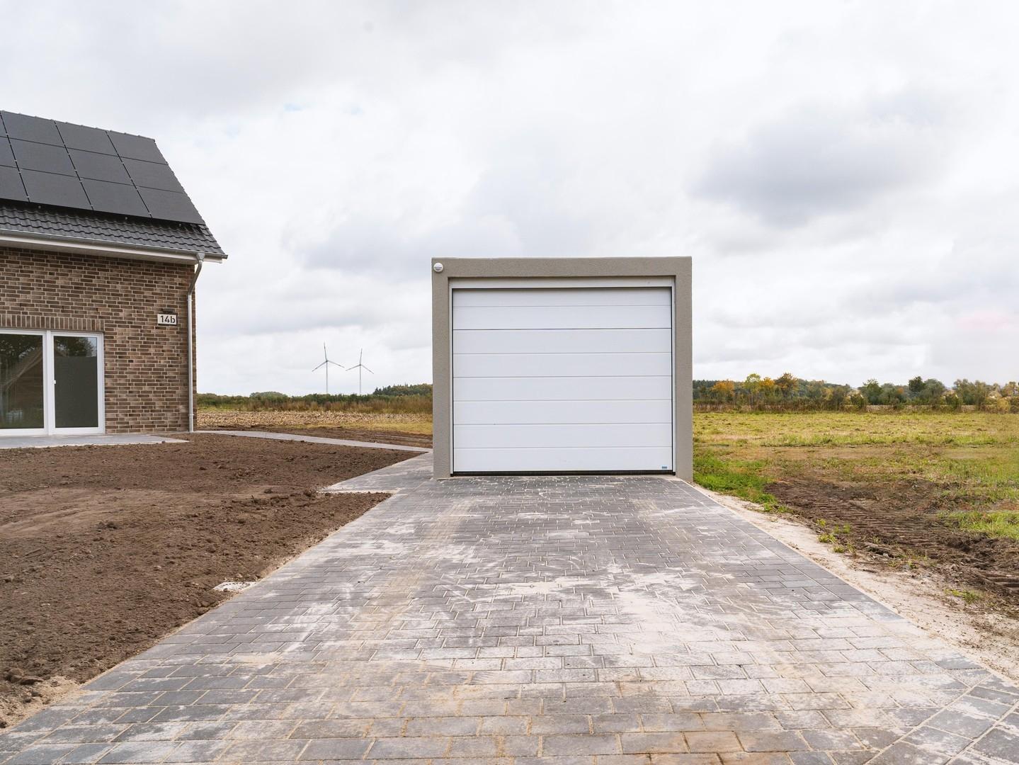 Garage u. Stellplatz 14b