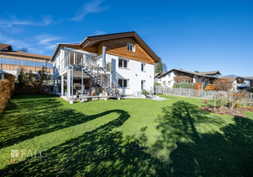 Gebäude mit Garten S/O