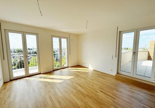 lichtdurchfluteter Wohnbereich