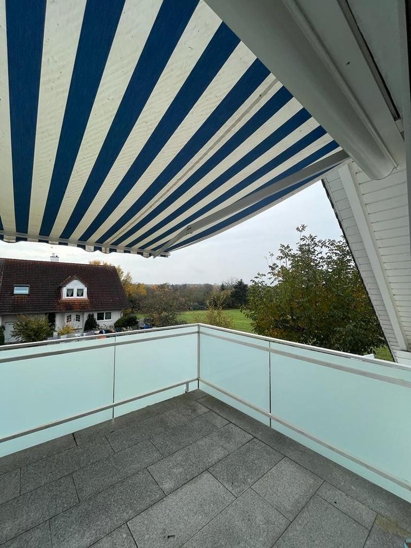 Großer Südbalkon mit Markise