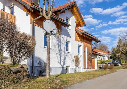 Stilvolles Einfamilienhaus mit traumhaftem Ausblick, Doppelgarage & Vollunterkellerung