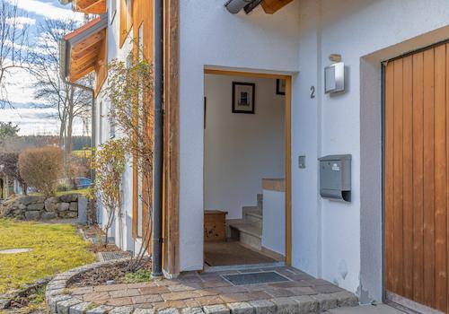 Stilvolles Einfamilienhaus mit traumhaftem Ausblick, Doppelgarage & Vollunterkellerung