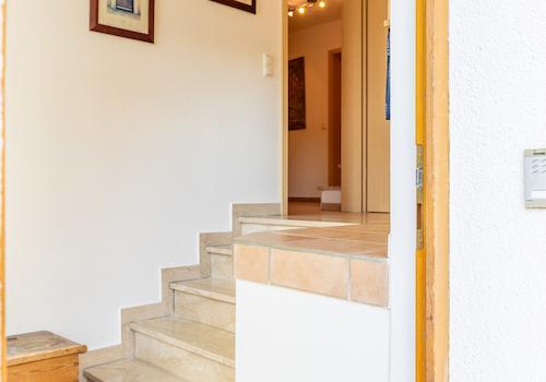 Stilvolles Einfamilienhaus mit traumhaftem Ausblick, Doppelgarage & Vollunterkellerung