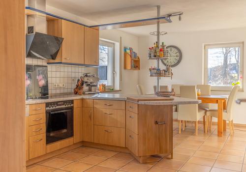 Stilvolles Einfamilienhaus mit traumhaftem Ausblick, Doppelgarage & Vollunterkellerung