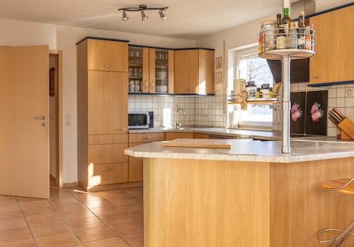 Stilvolles Einfamilienhaus mit traumhaftem Ausblick, Doppelgarage & Vollunterkellerung