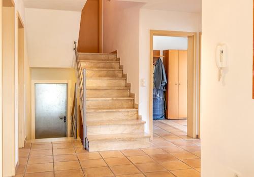 Stilvolles Einfamilienhaus mit traumhaftem Ausblick, Doppelgarage & Vollunterkellerung