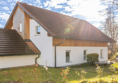 Stilvolles Einfamilienhaus mit traumhaftem Ausblick, Doppelgarage & Vollunterkellerung