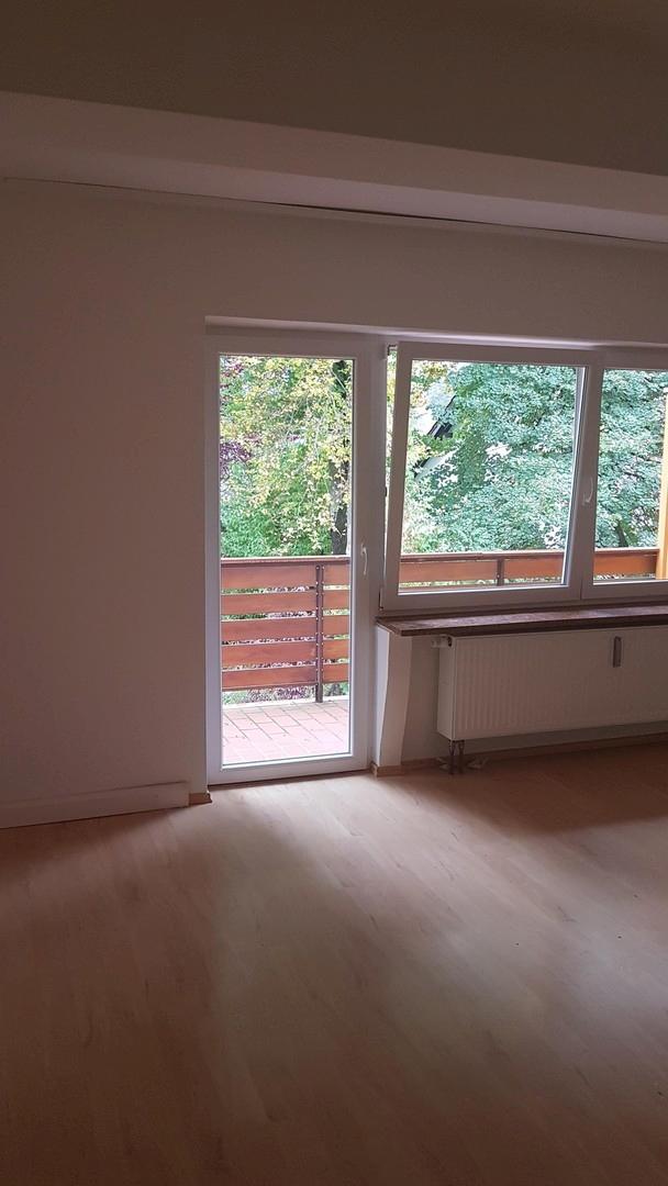 Wohnzimmer 30m2 mit Balkon