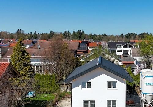 Süd- & Westterrasse ums Haus