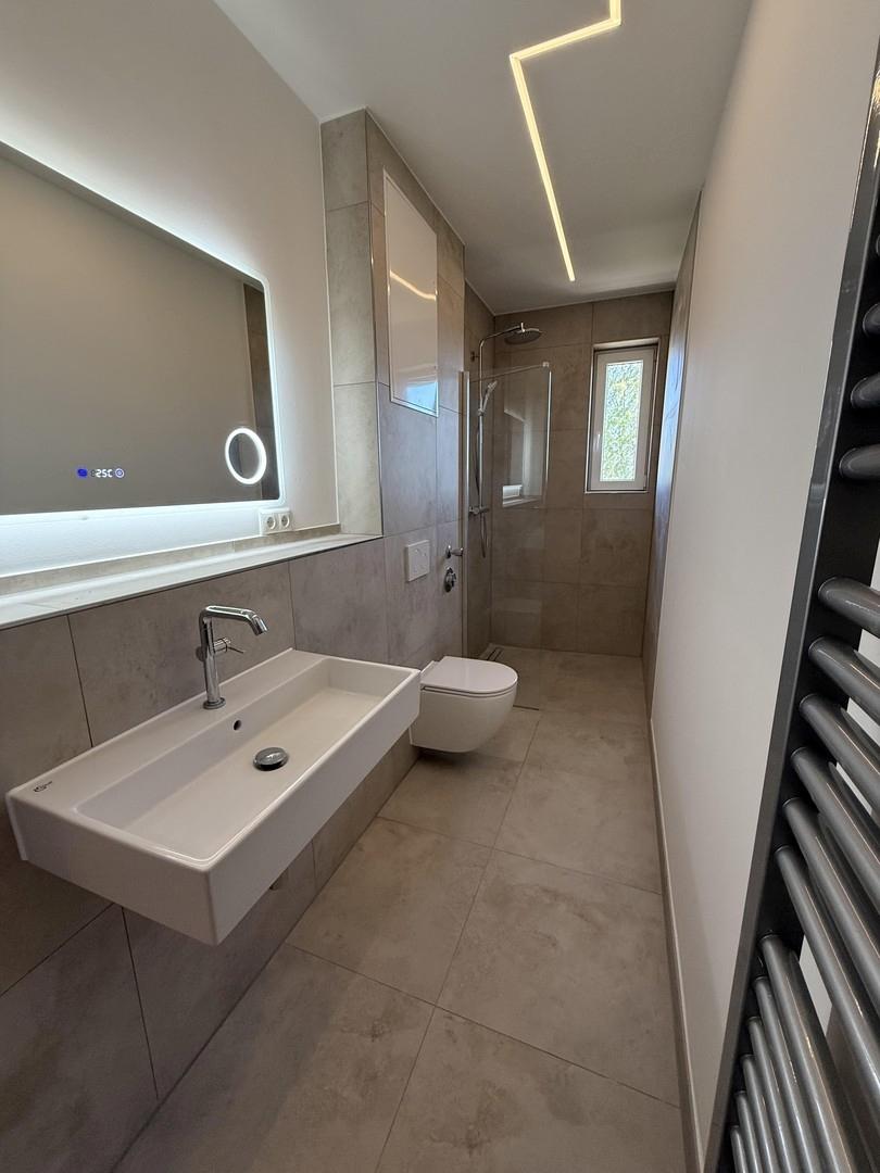 Badezimmer mit Fenster