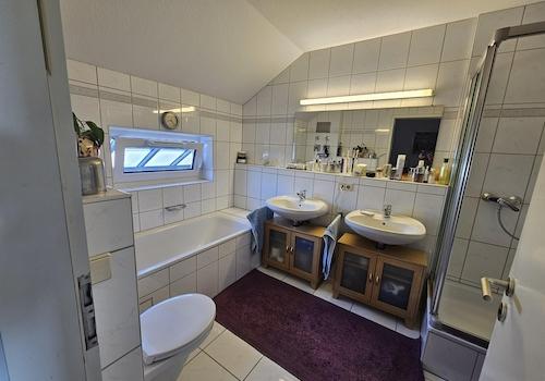 Bad und Dusche