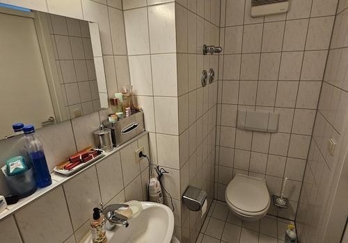 Dusche und WC (2)