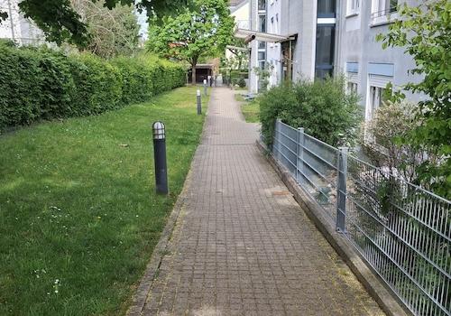 Gebäude, Eingang (Allee)