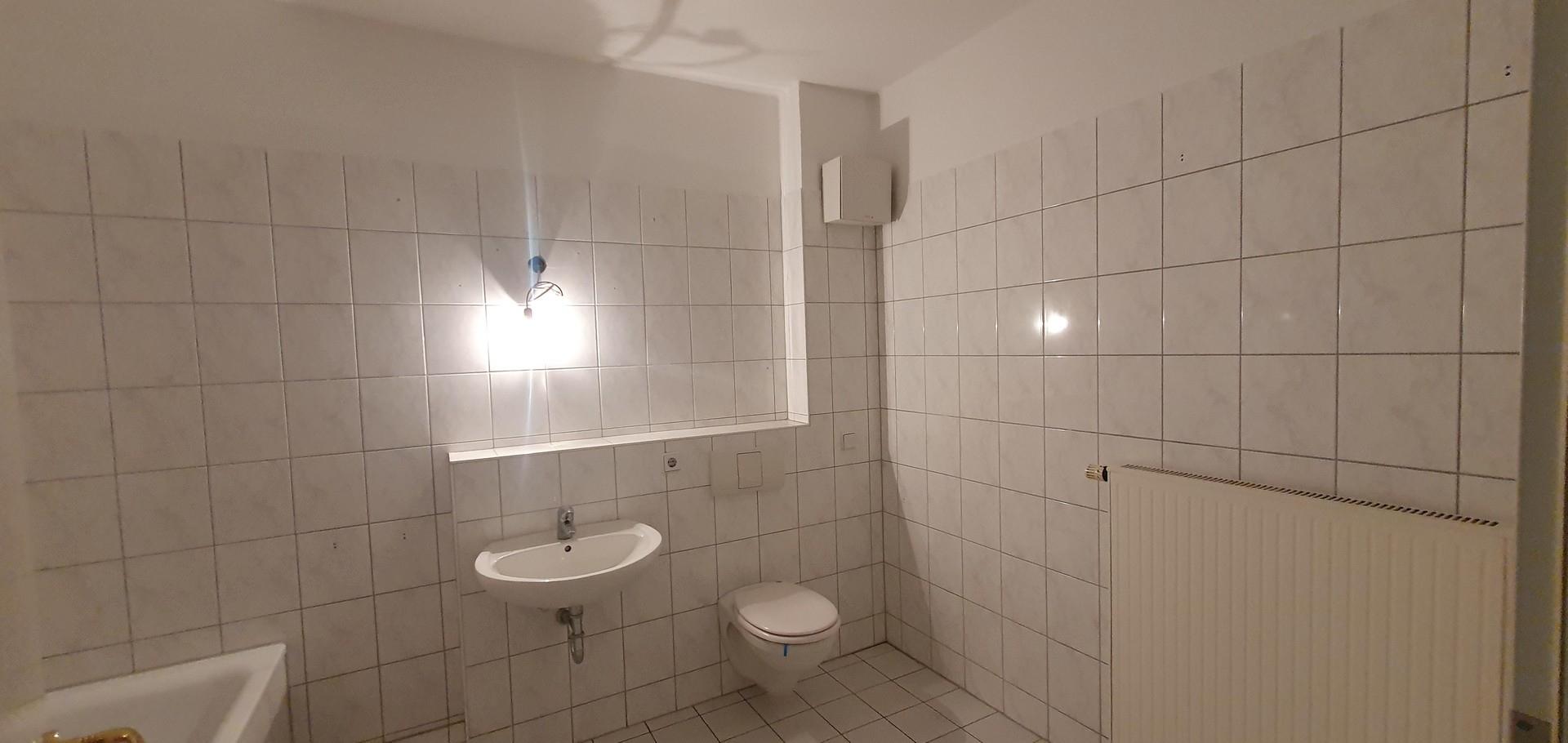 Bad OG Waschbecken WC