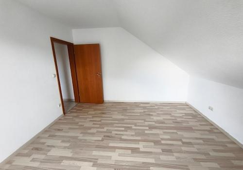Kinder- /Arbeitszimmer mit Zugang zum Balkon Bild 4