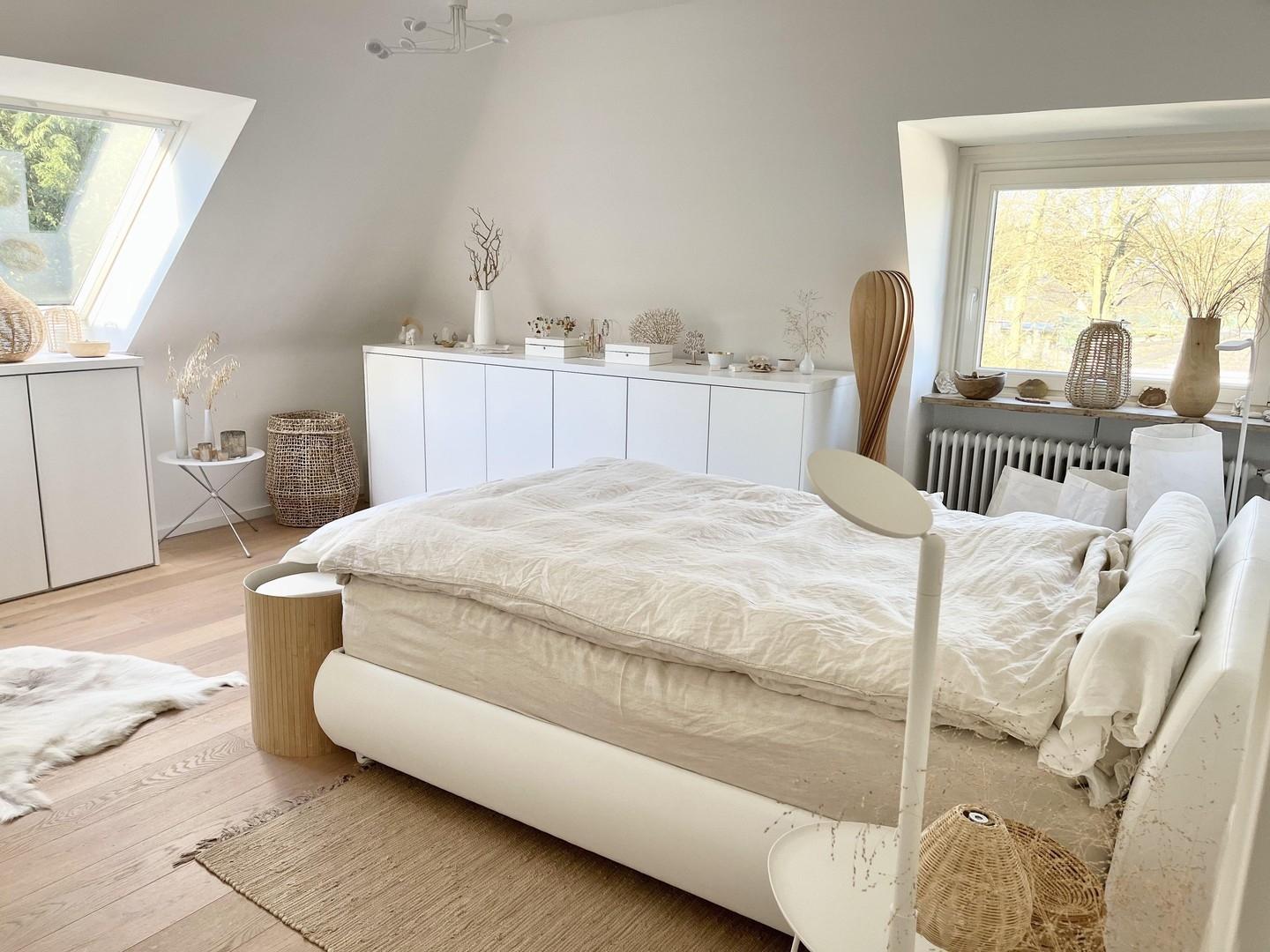 Schlafzimmer - 2 Fenster