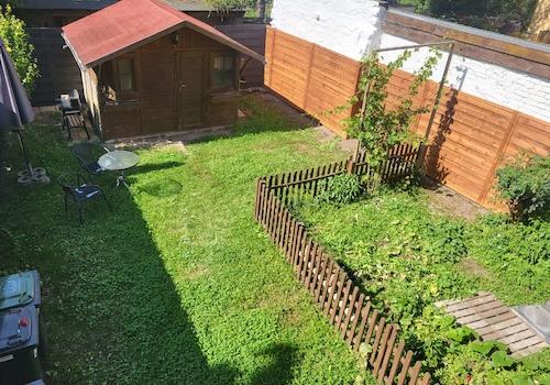 Grundstück mit Gartenhaus