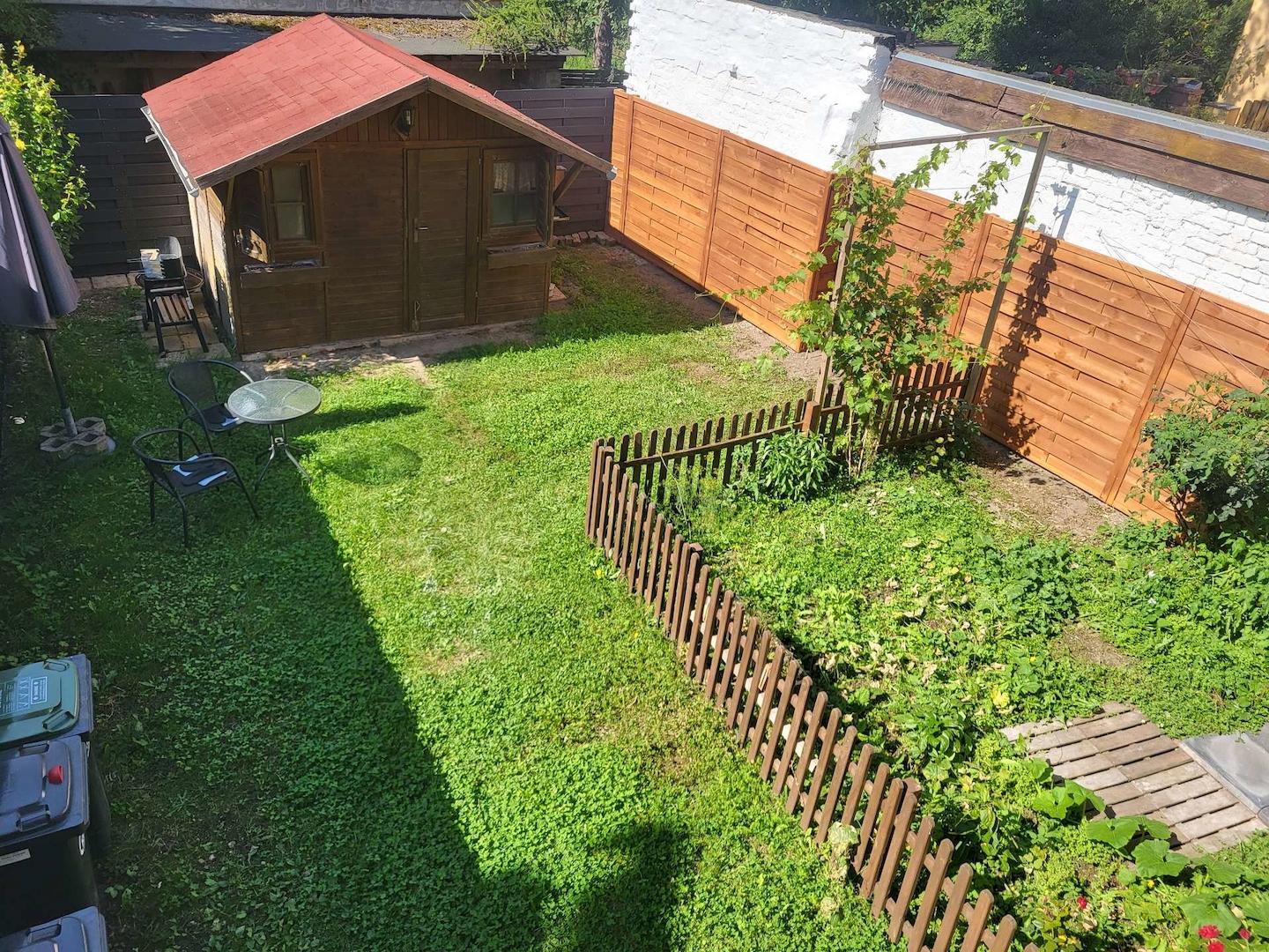 Grundstück mit Gartenhaus