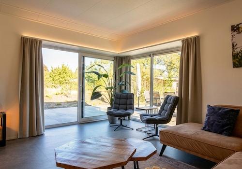 Sitzbereich an der Schiebetür – Ferienhaus zu verkaufen Biddinghuizen