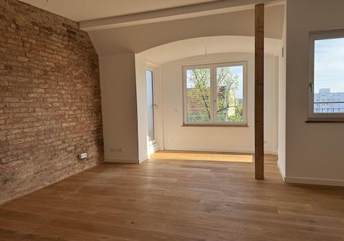 Wohnzimmer mit Ziegelwand