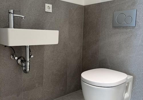 WC mit Handwaschbecken