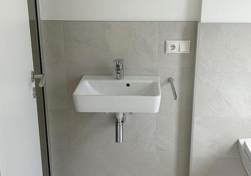 Duschbad mit Designsiphon