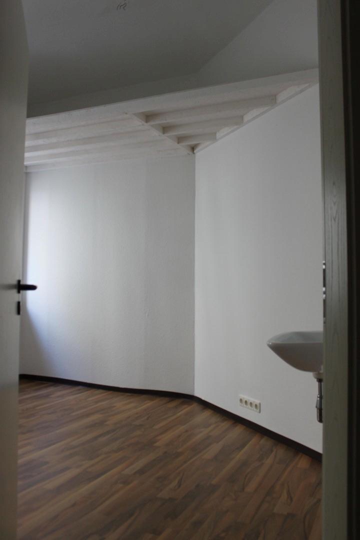 Zimmer3 Galerie & Waschbecken