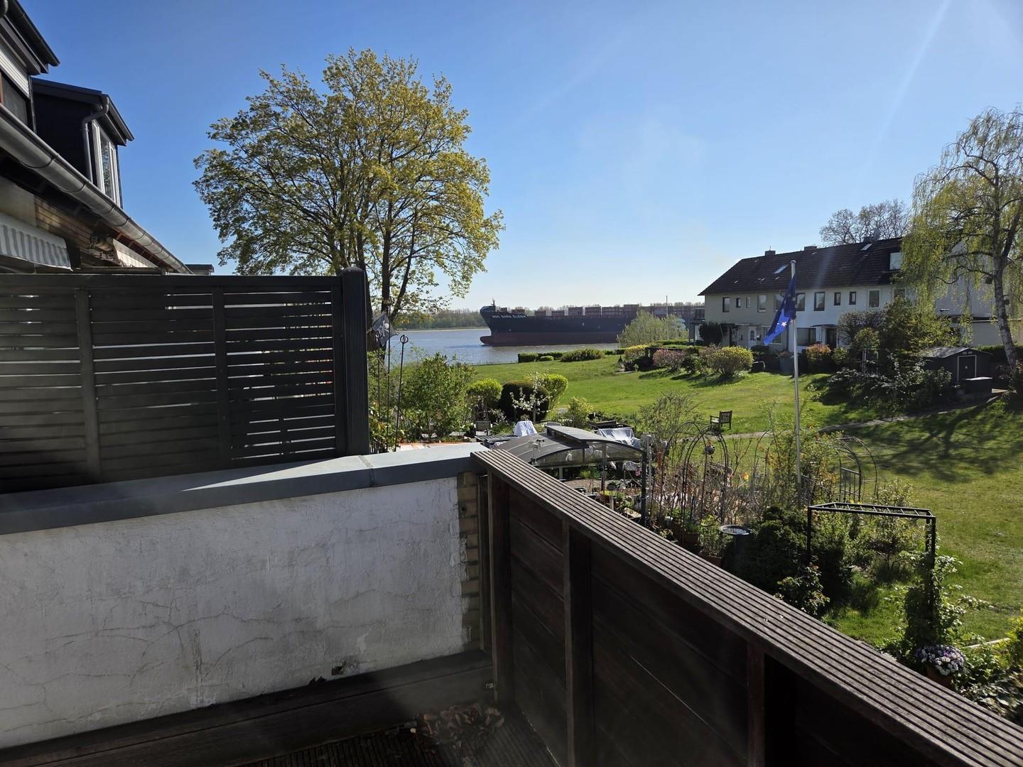 Balkon mit Elbblick