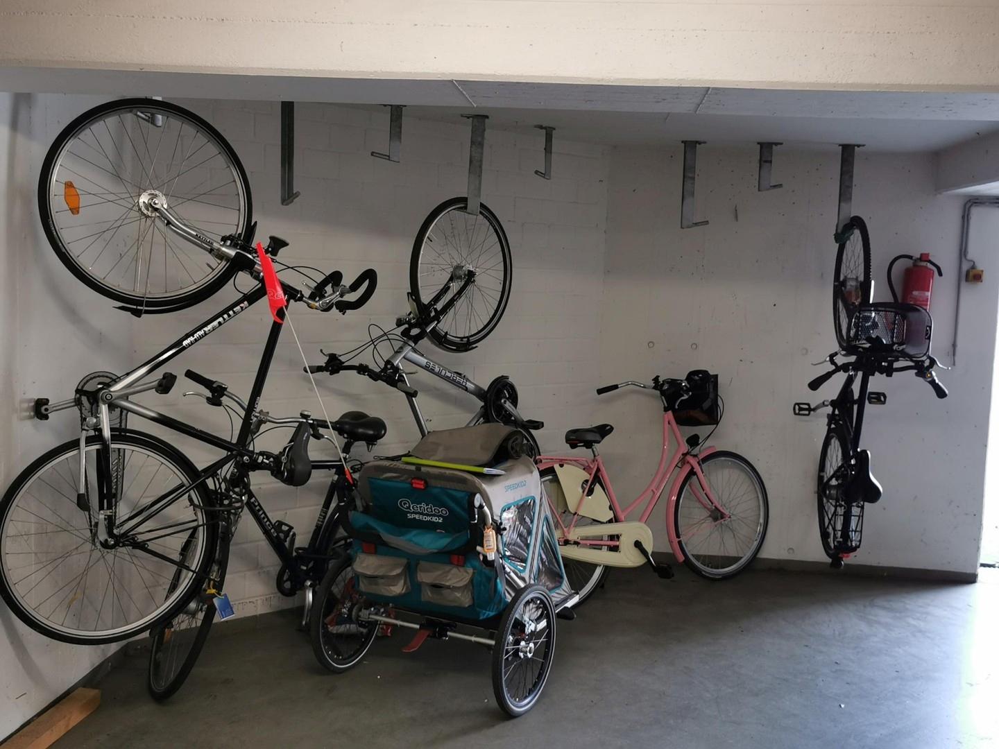 Tiefgarage & Fahrräder