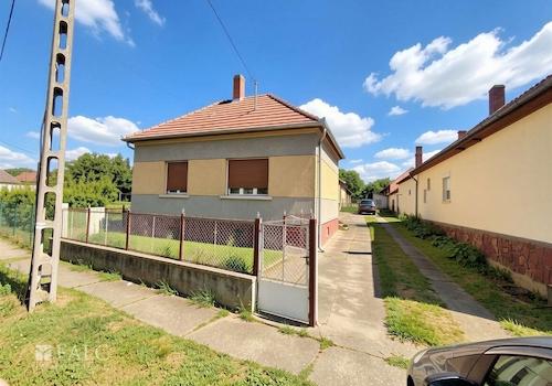Charmantes Einfamilienhaus mit Charakter - Solide Handwerker-Immobilie mit Entwicklungspotenzial! - (KI generiert)