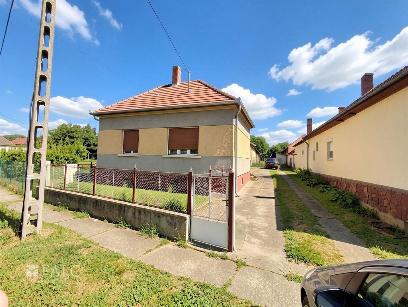 Charmantes Einfamilienhaus mit Charakter - Solide Handwerker-Immobilie mit Entwicklungspotenzial! - (KI generiert)