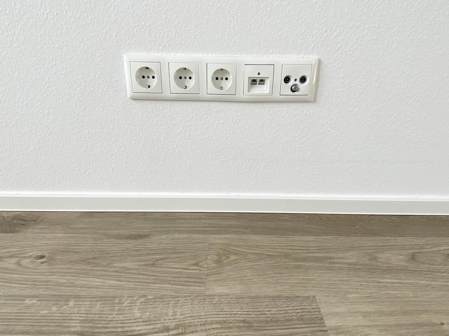DETAIL: Multimedia + Glasfaser