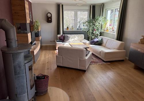 Wohnzimmer mit Kamin