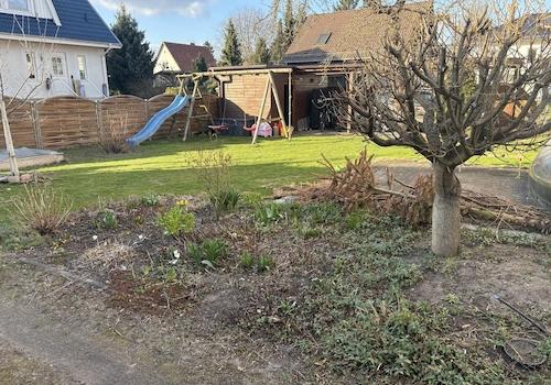 Garten mit Carport