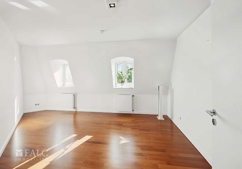 1. Zimmer (3.OG, ca. 12,75 m²)