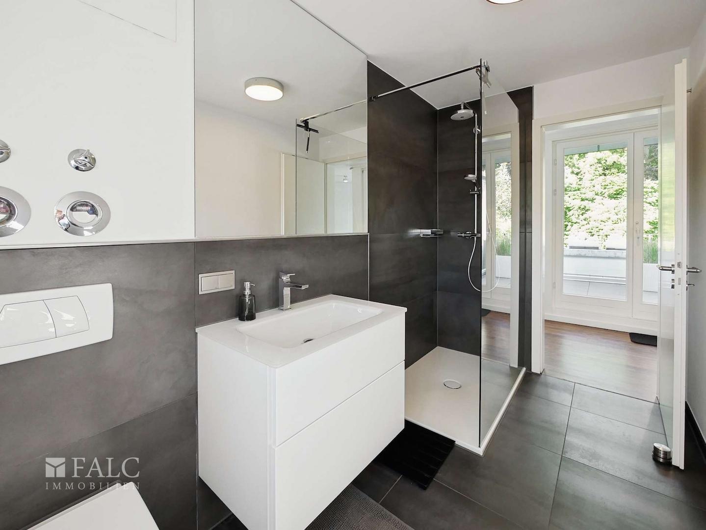 Bad mit Dusche (3.OG)