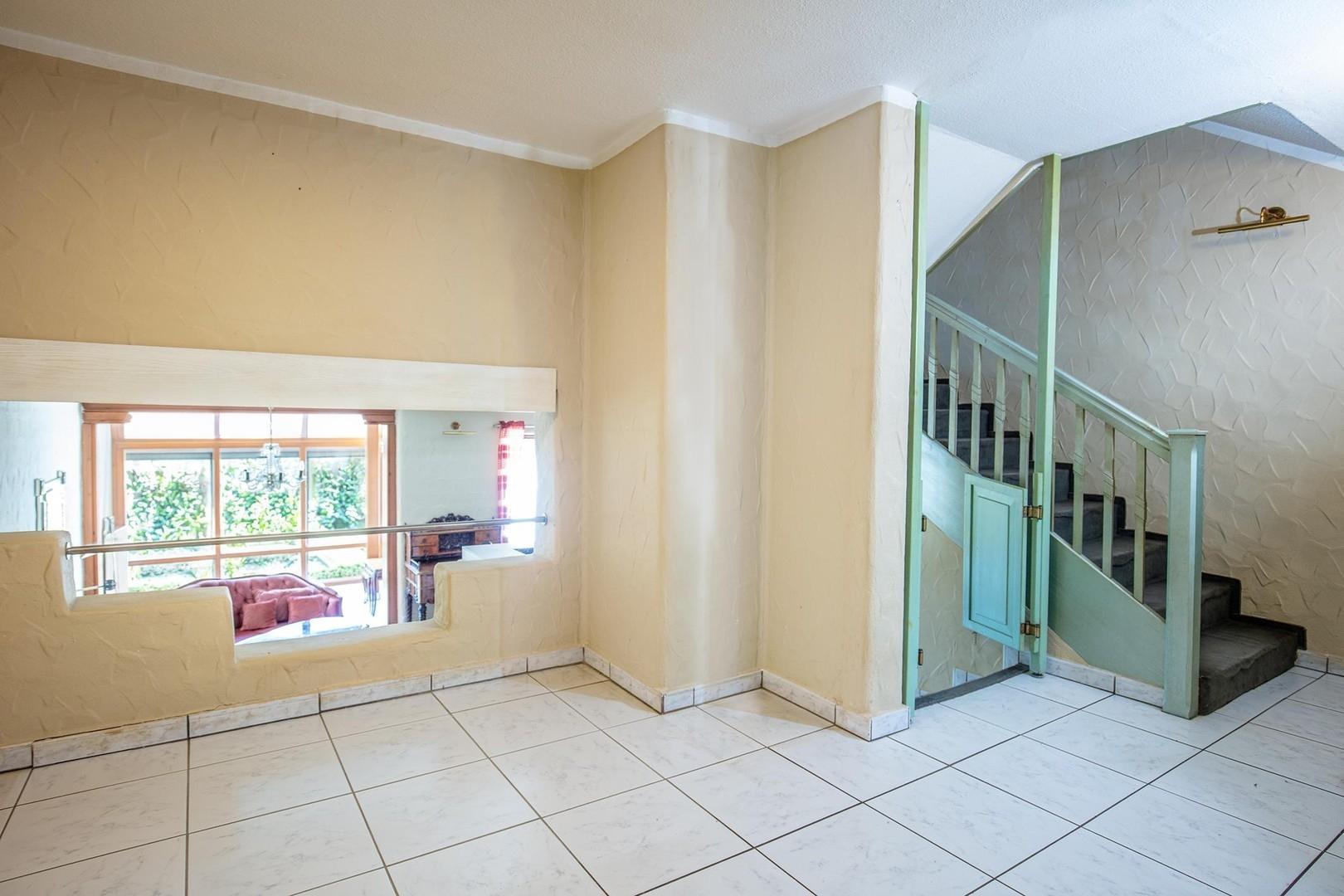 Esszimmer und Treppe EG