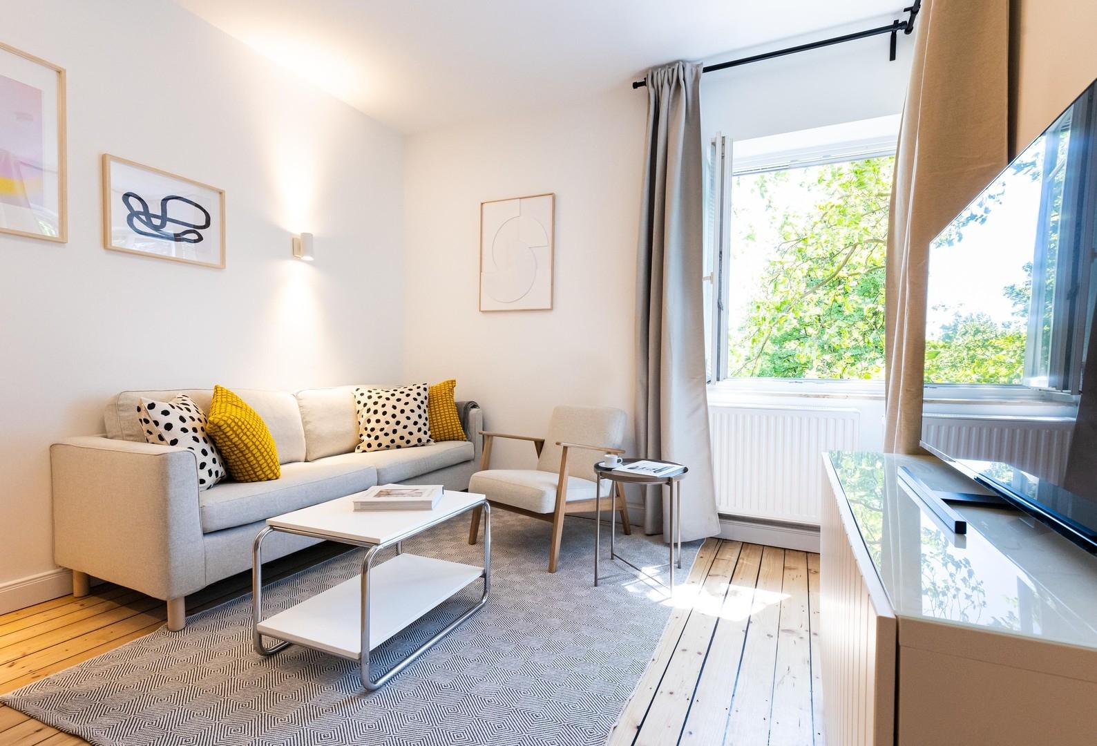 4.	Wohnzimmer Bild 02