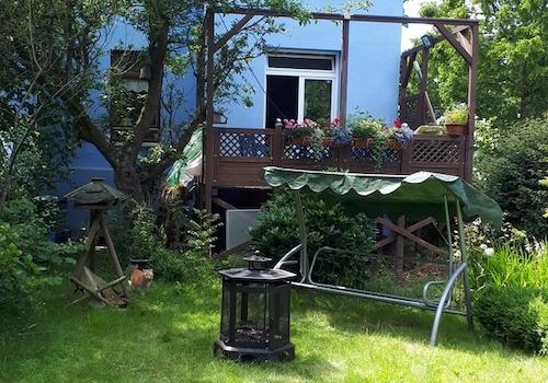 Rückseite mit Terrasse
