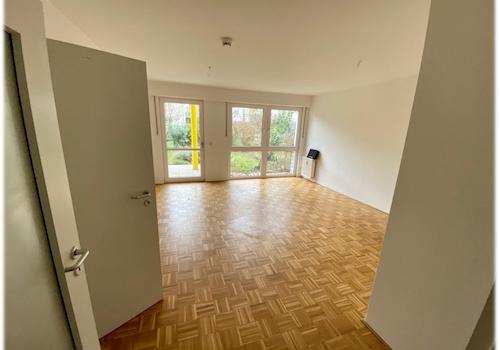 Blick aus Diele ins Wohnzimmer