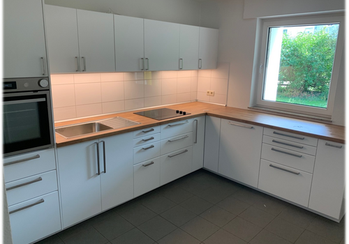 Küche mit Blick auf Garten
