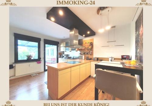 IHR NEUES DREIFAMILIENHAUS!
