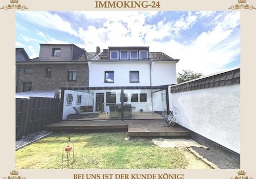 IHR NEUES DREIFAMILIENHAUS!
