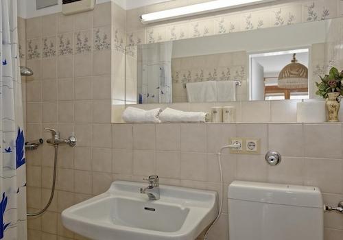  7 Duschen/WC