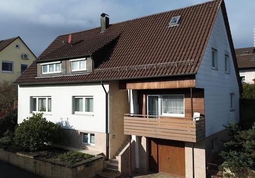 Hausansicht von Straße