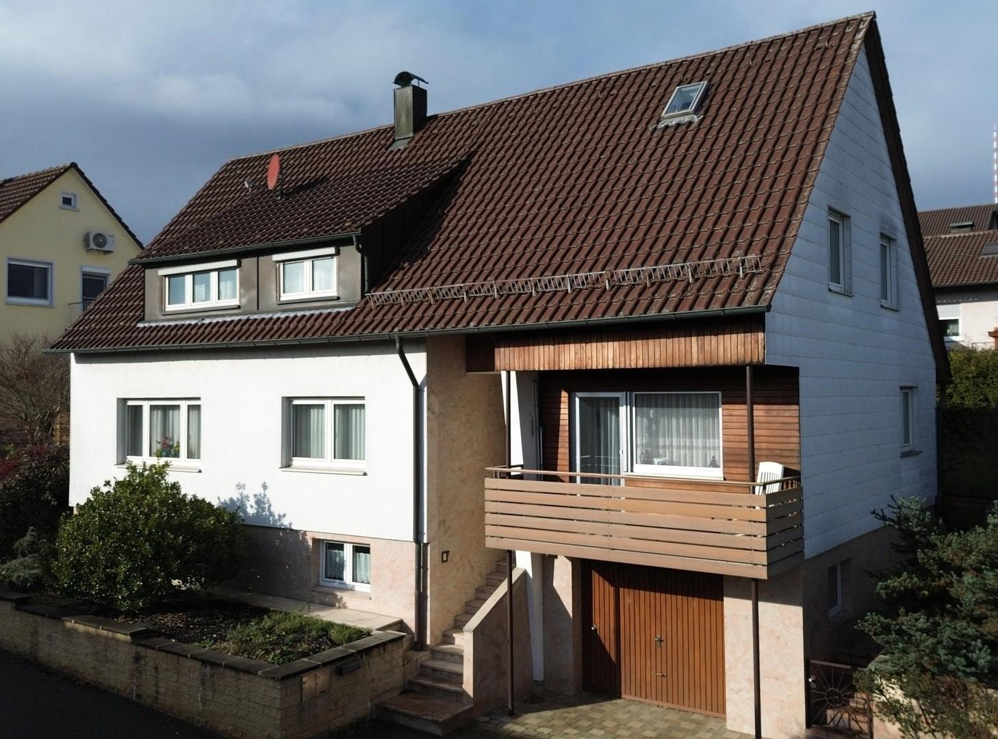 Hausansicht von Straße
