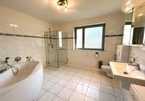 Badezimmer EG